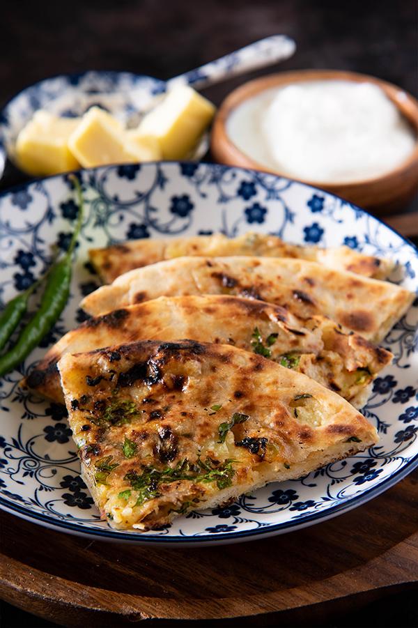 Amritsari-Kulcha-recipe-stuffed-aloo-kulcha