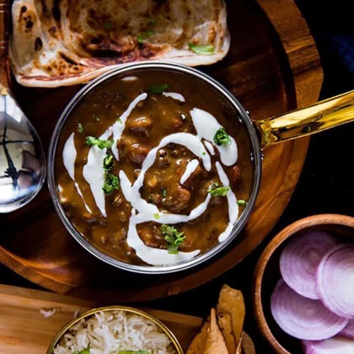 dal makhani served with naan